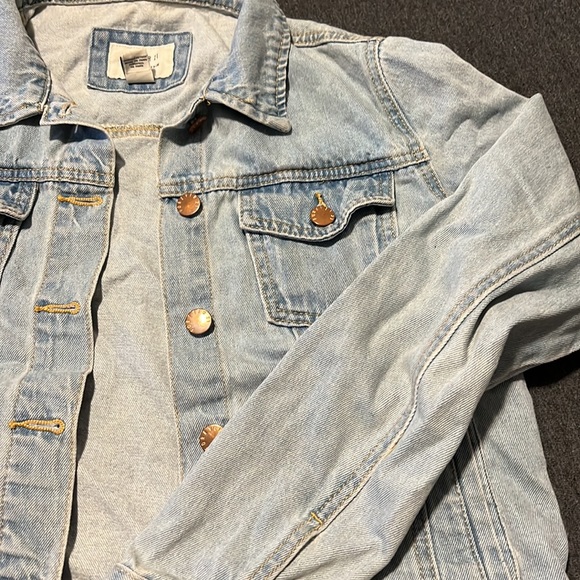 Forever 21 light denim jacket size small - Picture 10 of 12